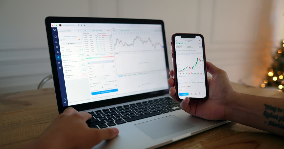 Economist Forecasts Modest Global Growth Amid Structural Shifts in 2026