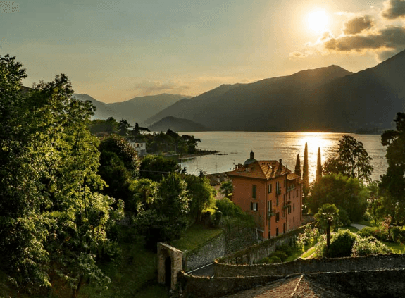 Elizabetta: Preserving Italian Craftsmanship Through Luxury Accessories