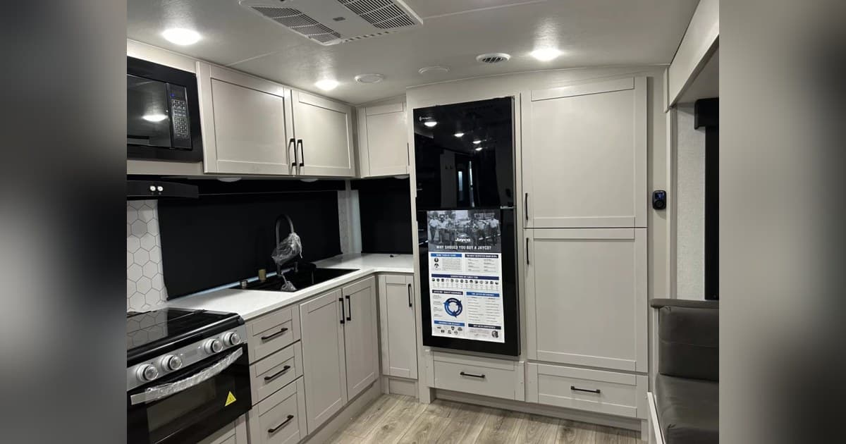 Gulfport Dealer Cuts Prices on 2026 Coachmen Fifth Wheels as RV Demand Shifts