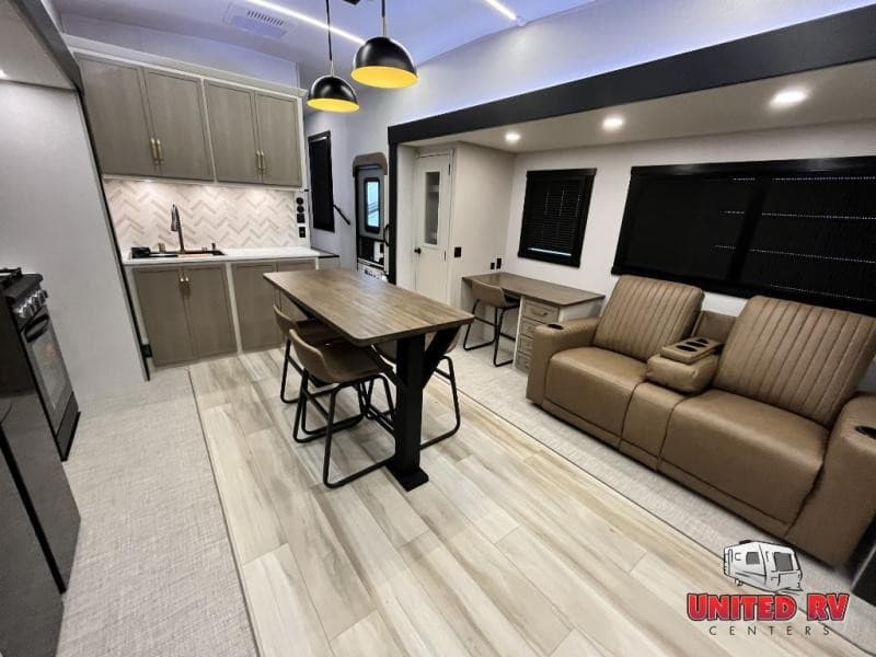 Parkland RV Center Expands Inventory with New Lightweight Trailers and Fifth Wheels