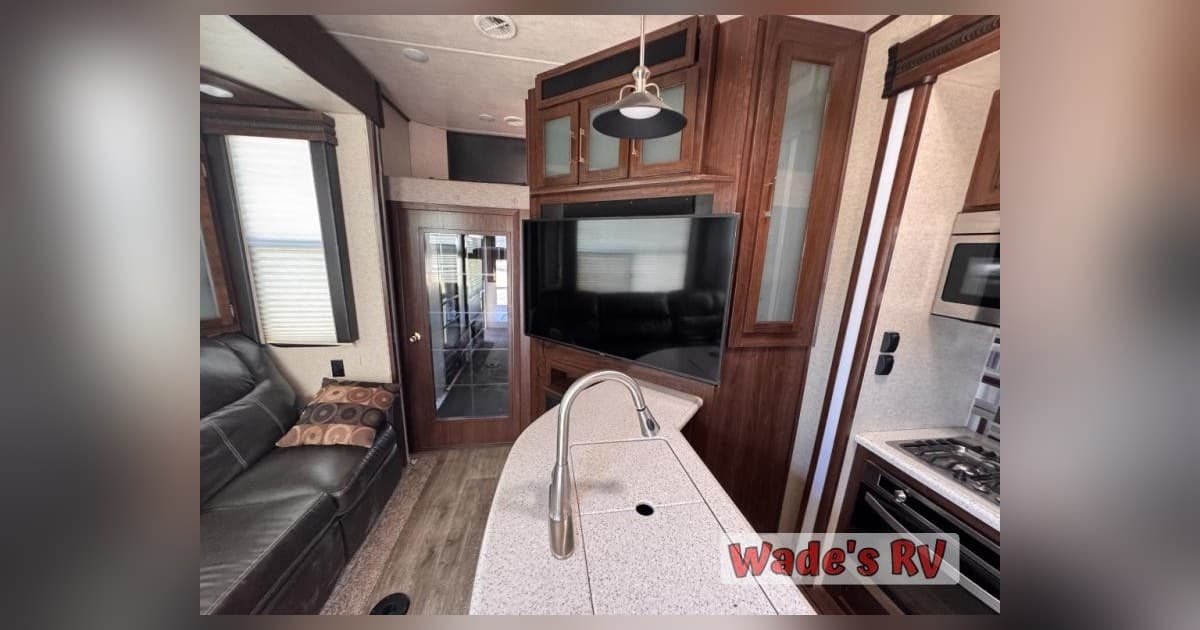 Wade's RV Spotlights Coachmen Destination Trailers and Fall Service as Extended-Stay RV Demand Grows