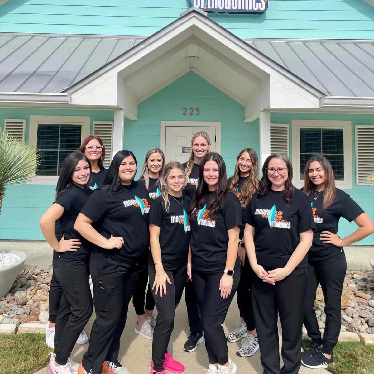 Braces vs. Invisalign: Waxahachie Orthodontist Offers Detailed Comparison for Patients