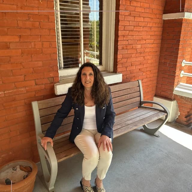 Nicole Burns: A Beacon of Hope for Those Navigating Divorce in Kissimmee