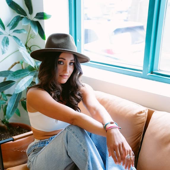 Peekaboo Boudoir Marks Successful First Month in Bend, Expanding Empowerment-Focused Photography Services Across Oregon