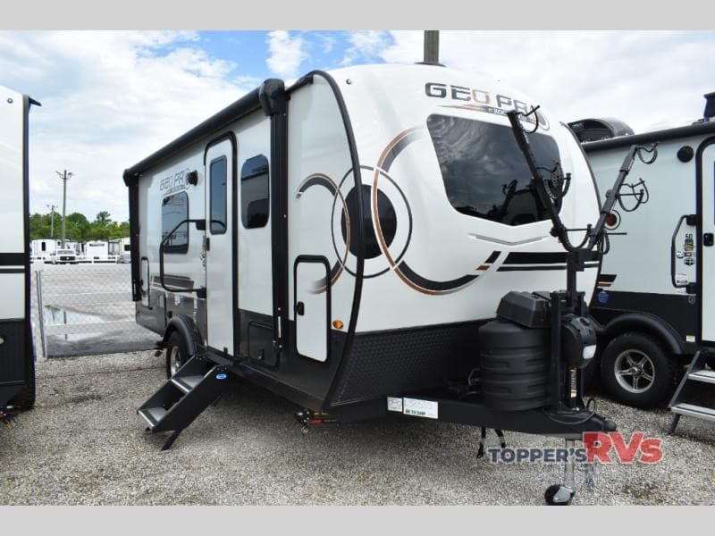 Topper’s RV Expands Camper Sales Lot in Waller, Texas, Offering New and Pre-Owned Travel Trailers and Fifth Wheels