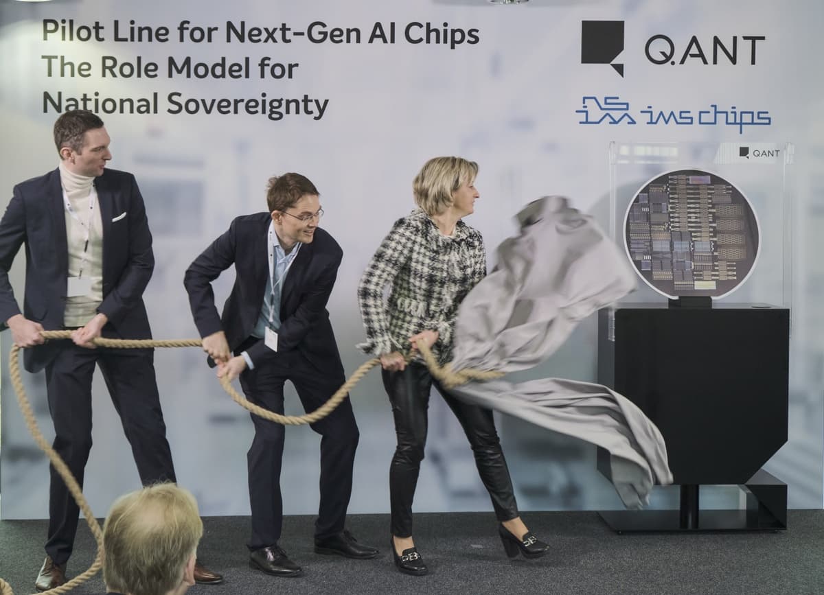 Q.ANT and IMS CHIPS Pioneer Energy-Efficient Photonic AI Chip Production