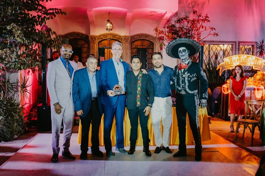 Dr. Ken Anderson Honored with Aztec Jaguar Trophy at LA Hair Restoration Courses Meeting