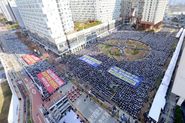 Gyeonggi Province's Cancellation of Shincheonji Church Event Sparks Massive Protests