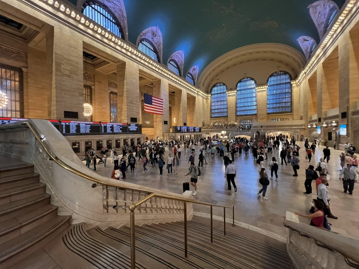 NYC Free Tour Launches Bilingual Daily Walking Route from Bryant Park Through Midtown