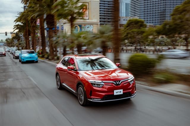 VinFast VF 8 Emerges as Ideal Second Car for Families Transitioning to EVs