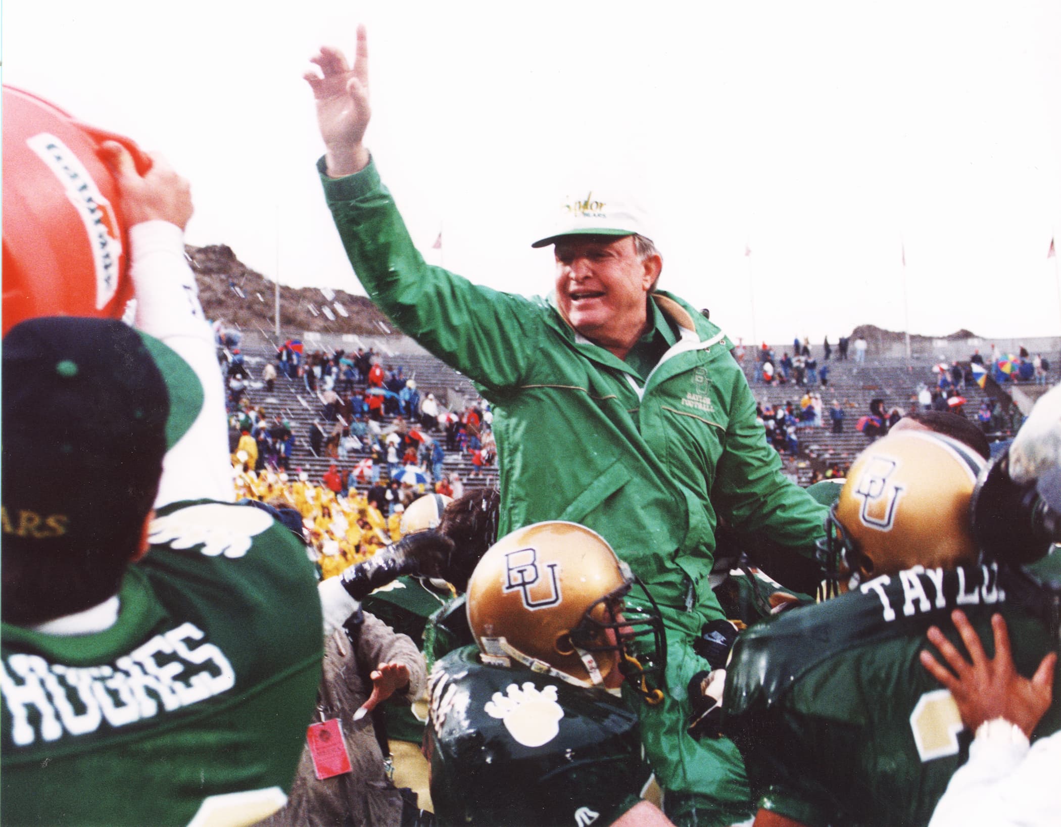 Grant Teaff Honored with Paul 'Bear' Bryant Lifetime Achievement Award