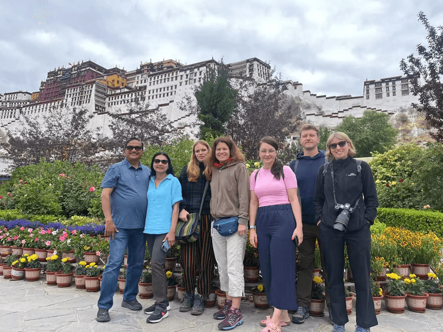 Tibet Sees Massive Surge in Inbound Tourism in Early 2024